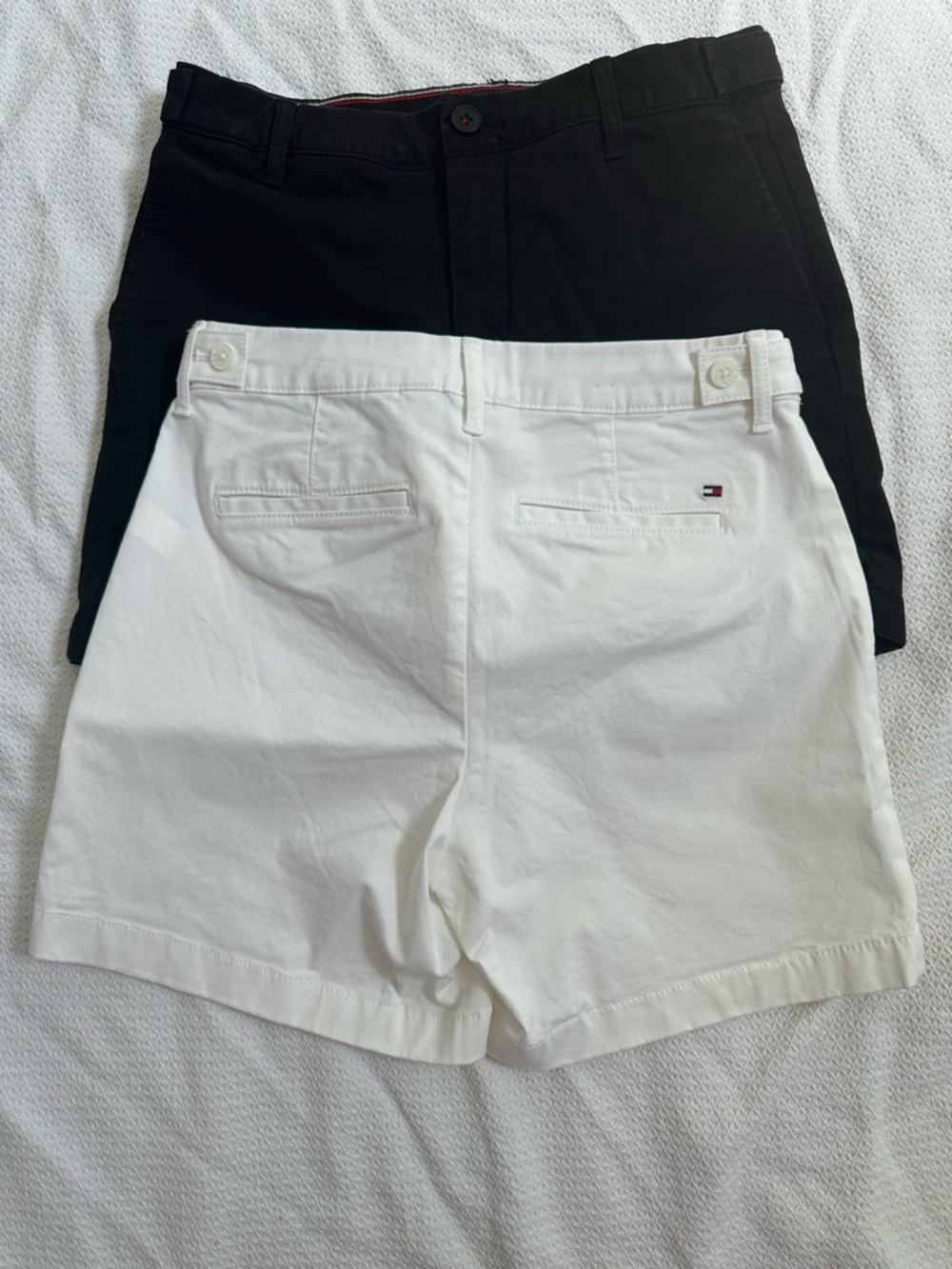 Tommy Hilfiger Classic Stretch Women's Shorts Lot of 2 Black White Size 0 Preppy - Picture 3 of 13